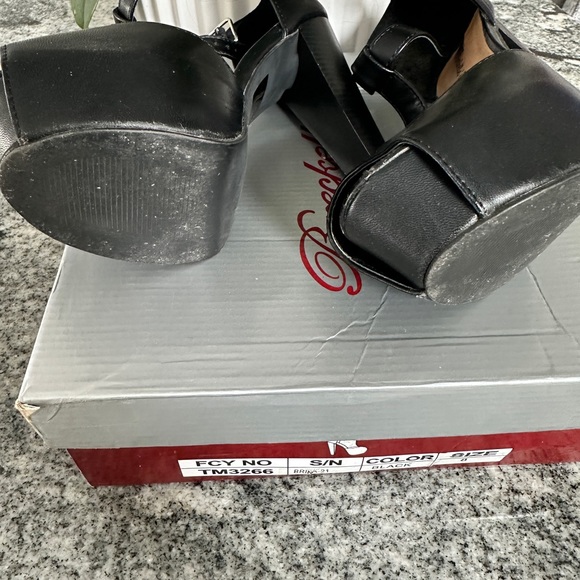 Black Heels - Picture 3 of 4